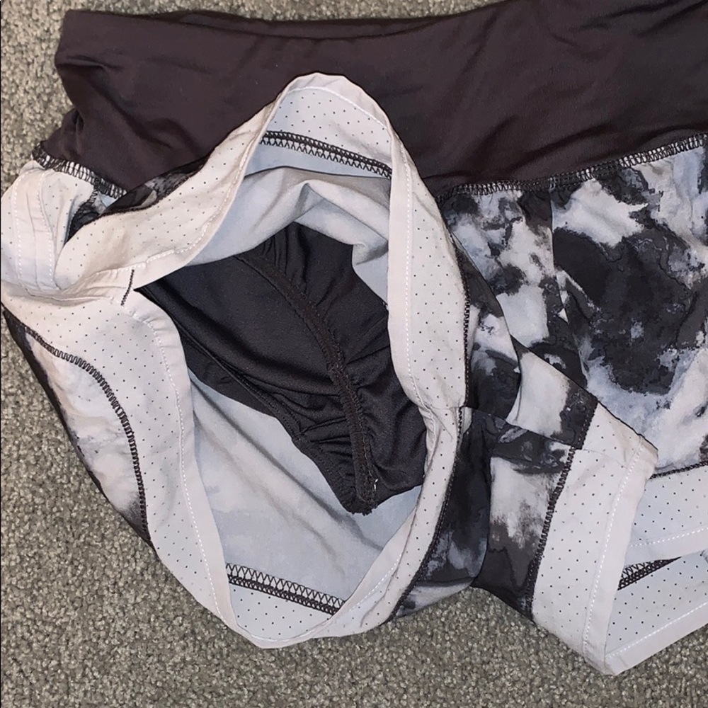 Patterned Athletic Shorts - Picture 3 of 5
